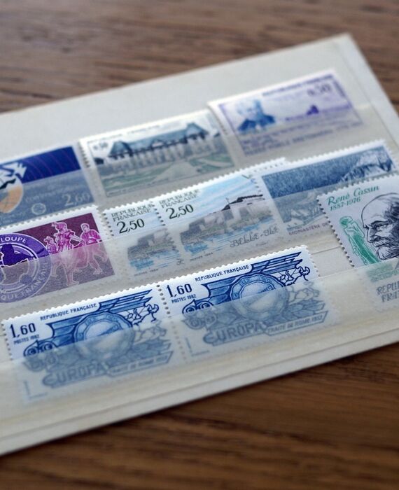 stamps-1145693_1920 (1)
